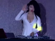 ベトナムのセクシーな美しい Dj のダンス